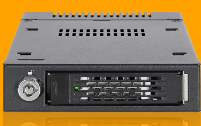 Корзина для накопителей ICY DOCK ToughArmor MB601M2K-1B, M.2 NVMe